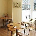 Bonny Brae 3*