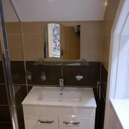 Bonny Brae 3*